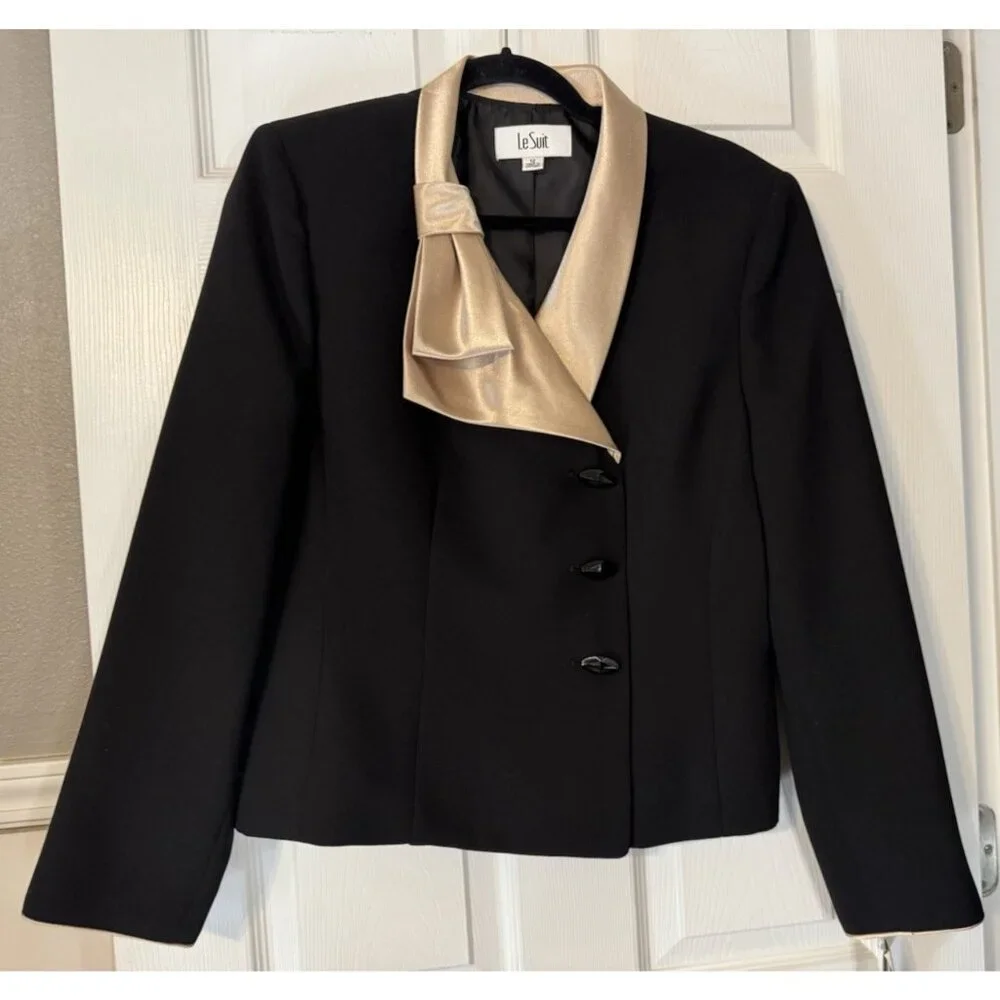 Le Suit this suit